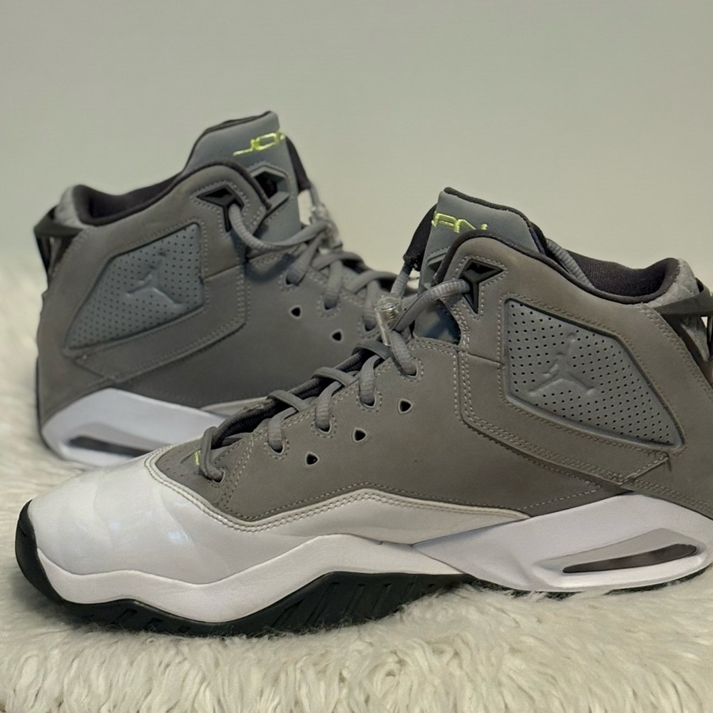 Jordan Men's Gray and White Sneakers